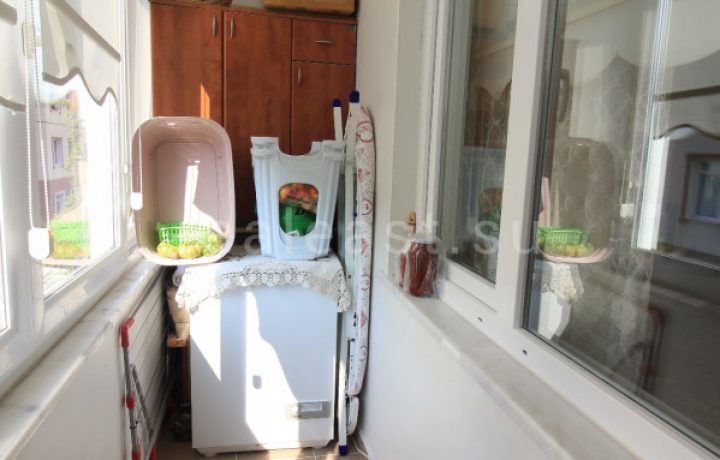 Ваш уголок спокойствия в Бейликдюзю: Квартира с видом на зеленый сад