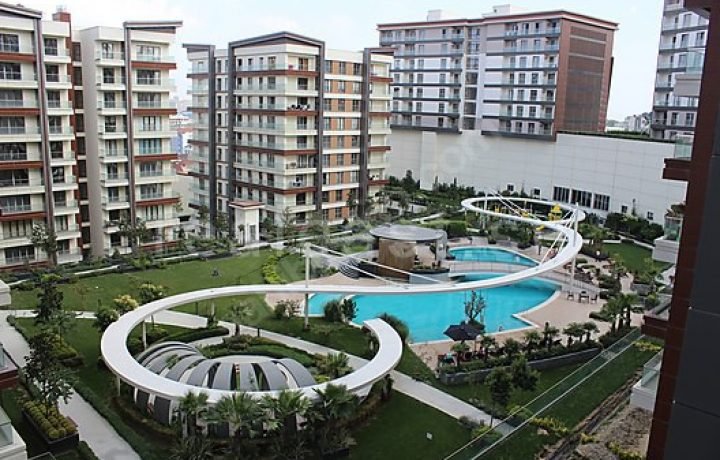 Престижная недвижимость в Стамбуле с видом на море и бассейном