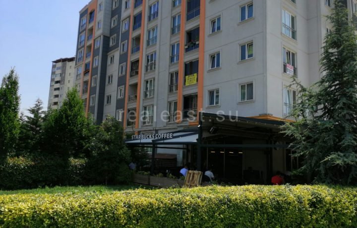 Недвижимость в Турции: новая квартира в тихом жилом комплексе в Бейликдюзю