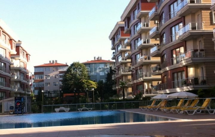 Эксклюзивная квартира с собственным двориком в районе Бакыркёй, Стамбул: Недвижимость в Турции мечты