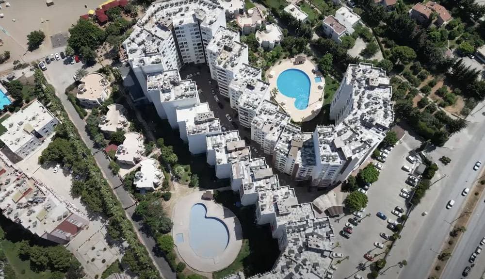 Обычный жилой комплекс в Турции