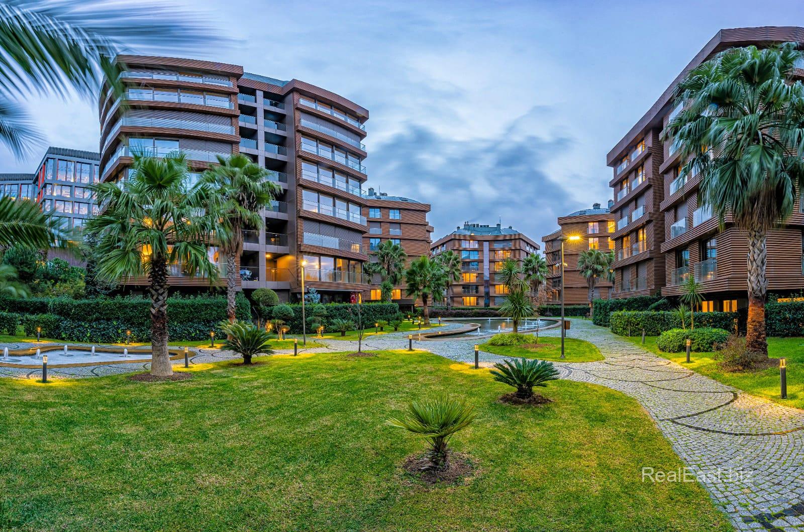 Luxury 4+1 Apartment in Central Istanbul