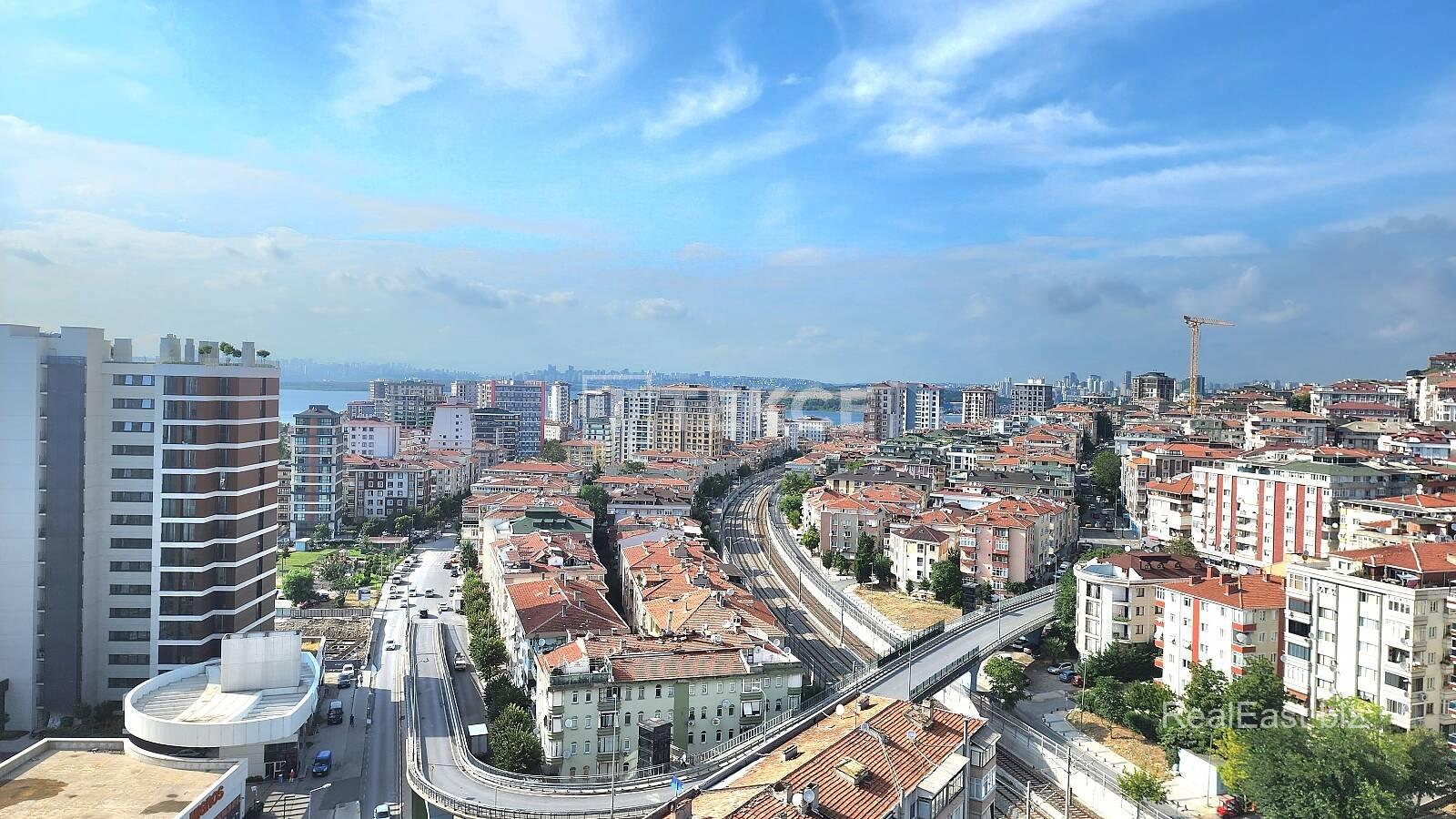 Spacious Lake-View Apartments in Istanbul's Küçükçekmece