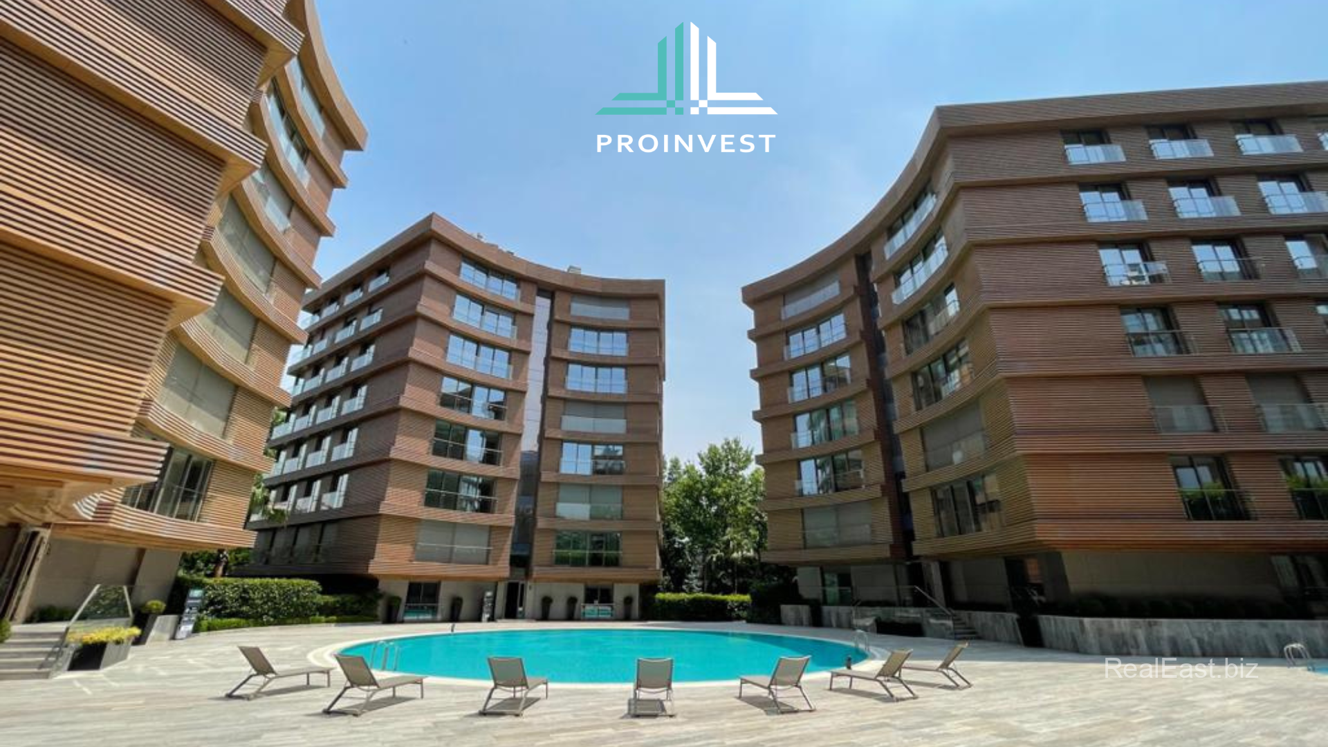 Spacious 6+2 Apartment in the Heart of Üsküdar, Istanbul