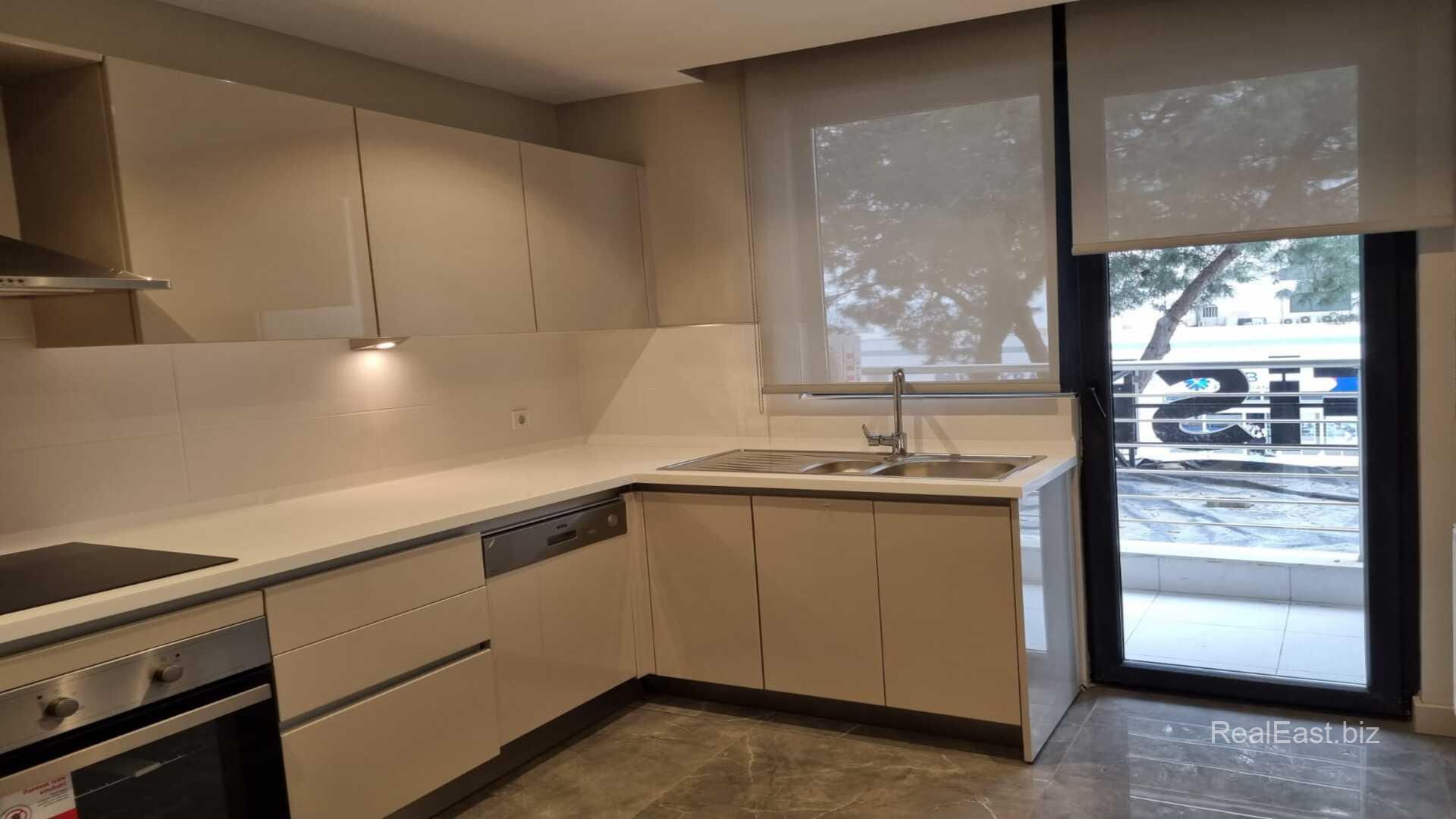 Spacious 4+1 Apartment in Istanbul's Marmara Region