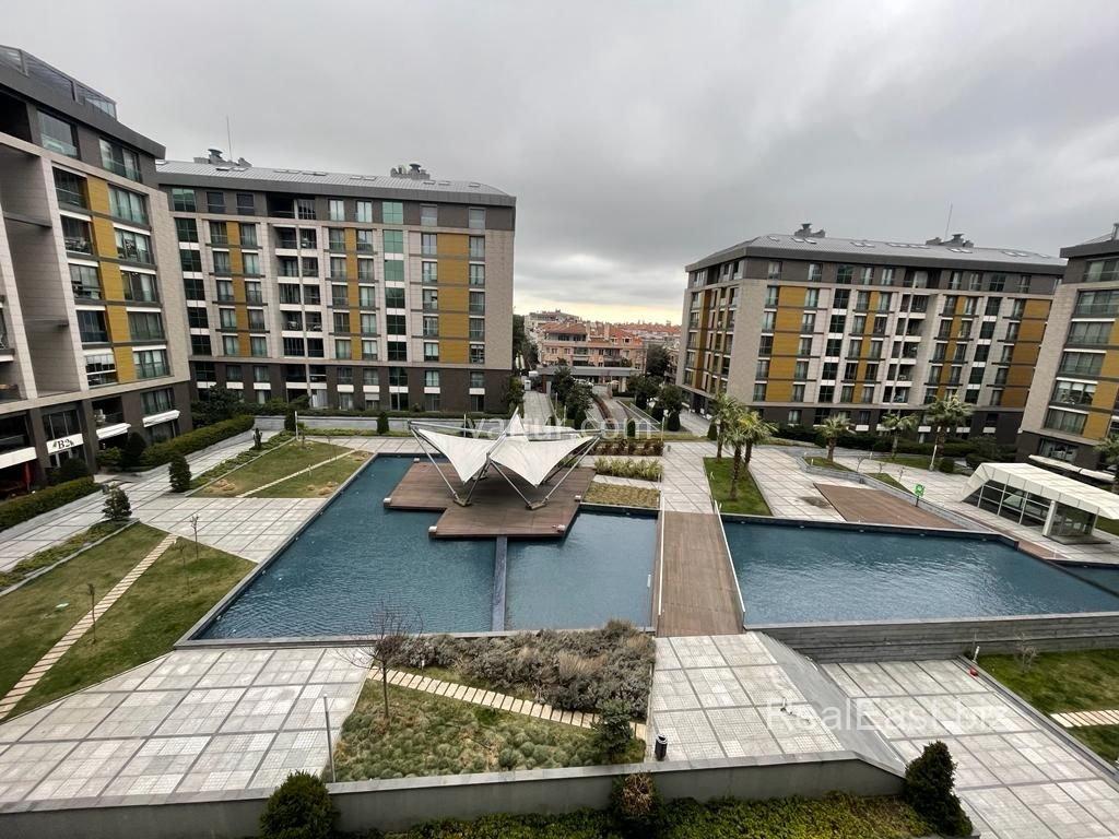 Modern Apartment in Vibrant Bakırköy District