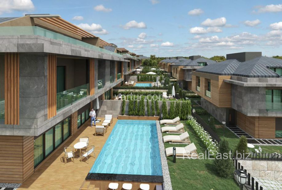 Luxury Triplex Villa in Beylikdüzü with Sea View