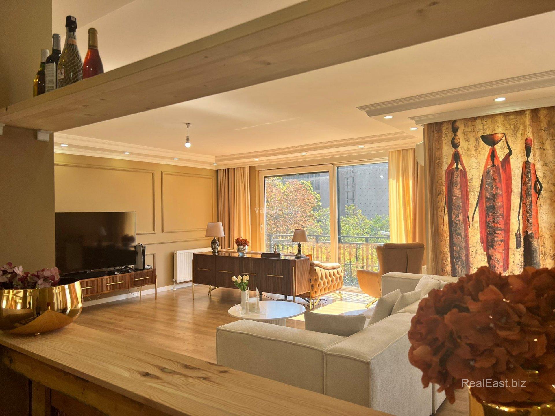 Luxurious Apartment with Sea View in Bakırköy