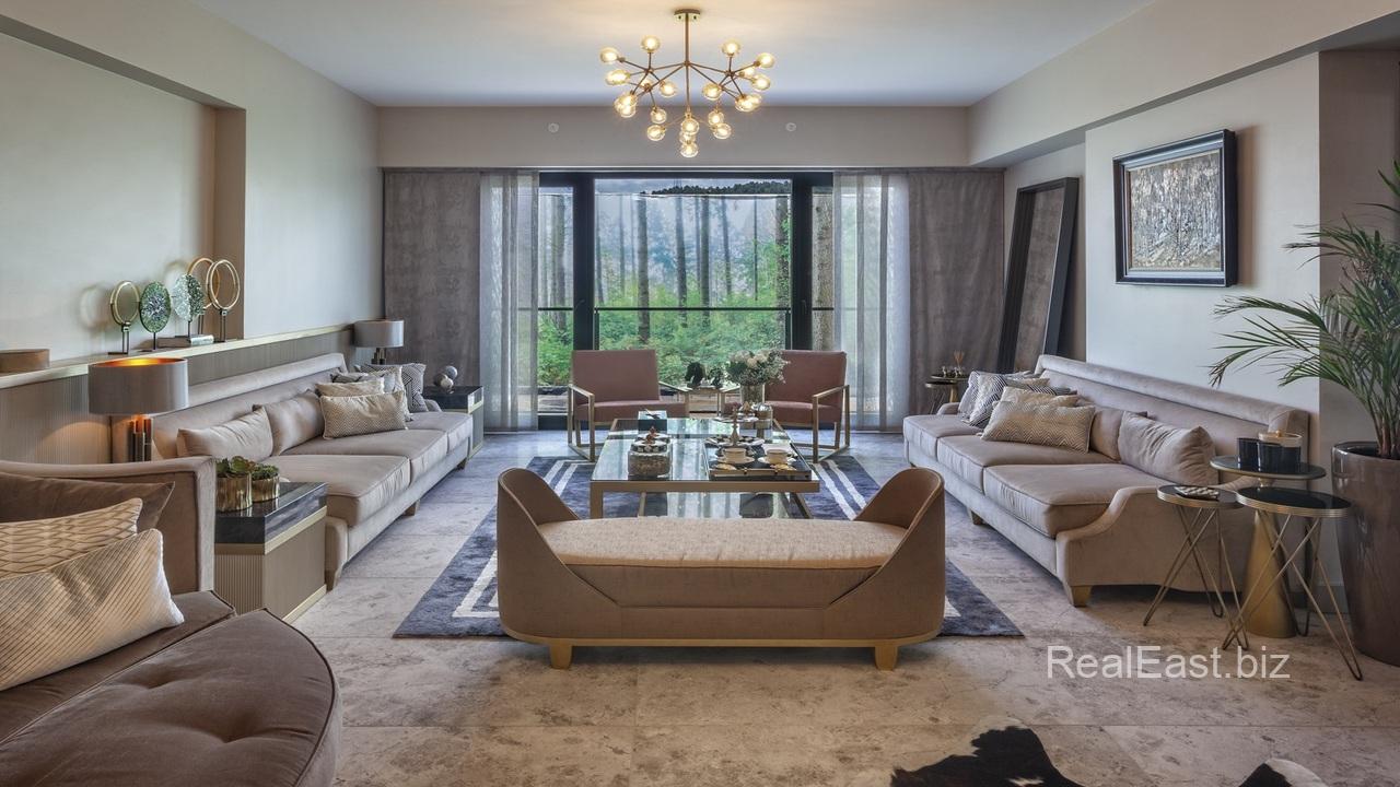 Spacious 4+1 Apartment in Istanbul's Marmara Region