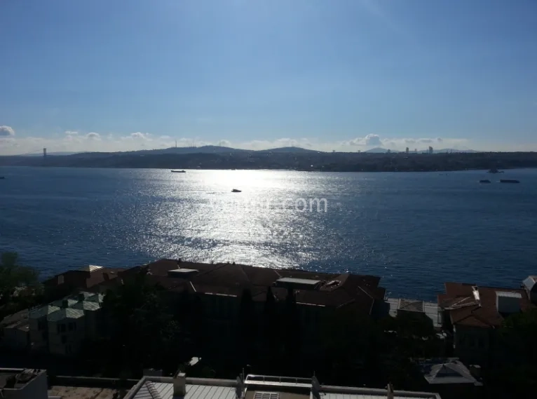 Stylish Apartment with Sea View in Cihangir