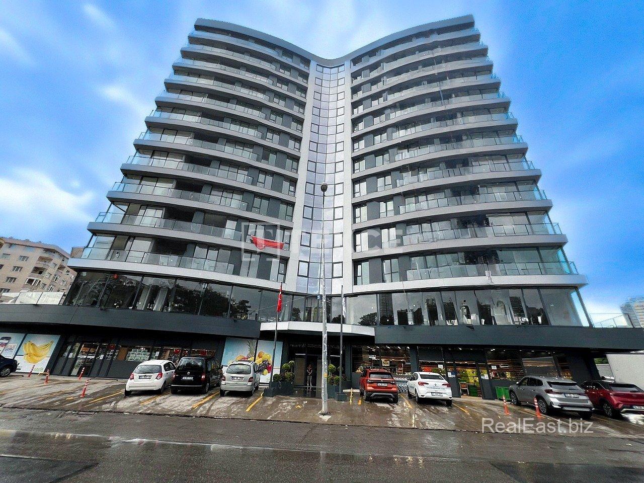 Spacious Apartment with Modern Amenities Near Istanbul's Financial Hub