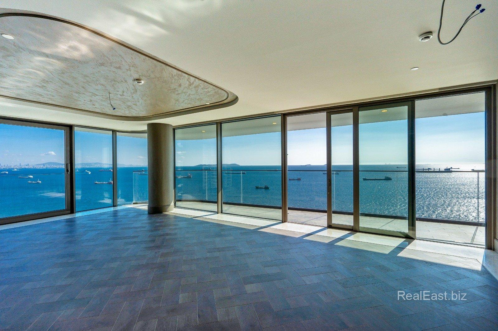 Spacious Sea View Apartment in Vibrant Zeytinburnu