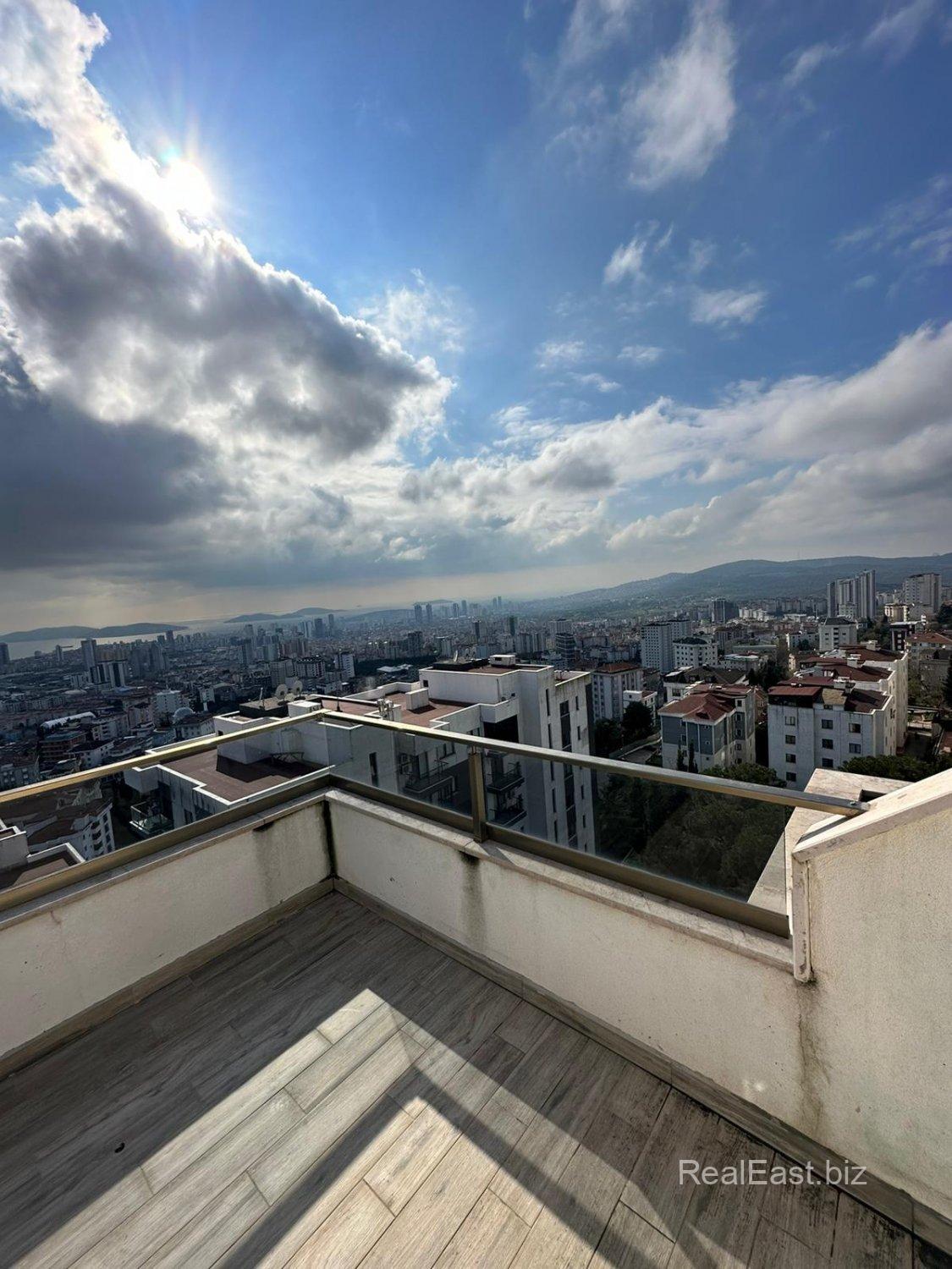 Spacious 4+1 Apartment in the Heart of Kartal, Istanbul