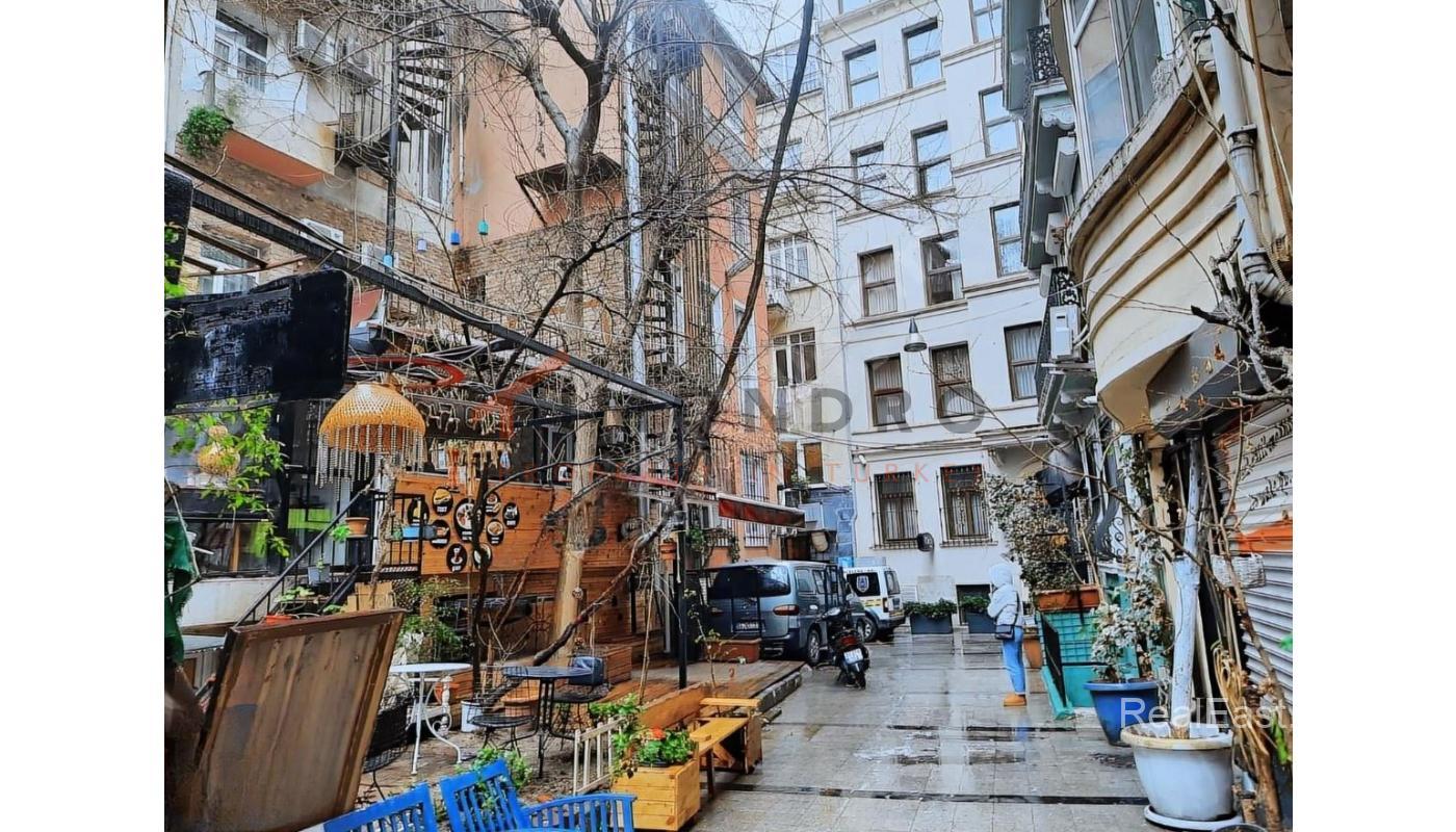 Charming Apartment in Vibrant Beyoglu, Istanbul